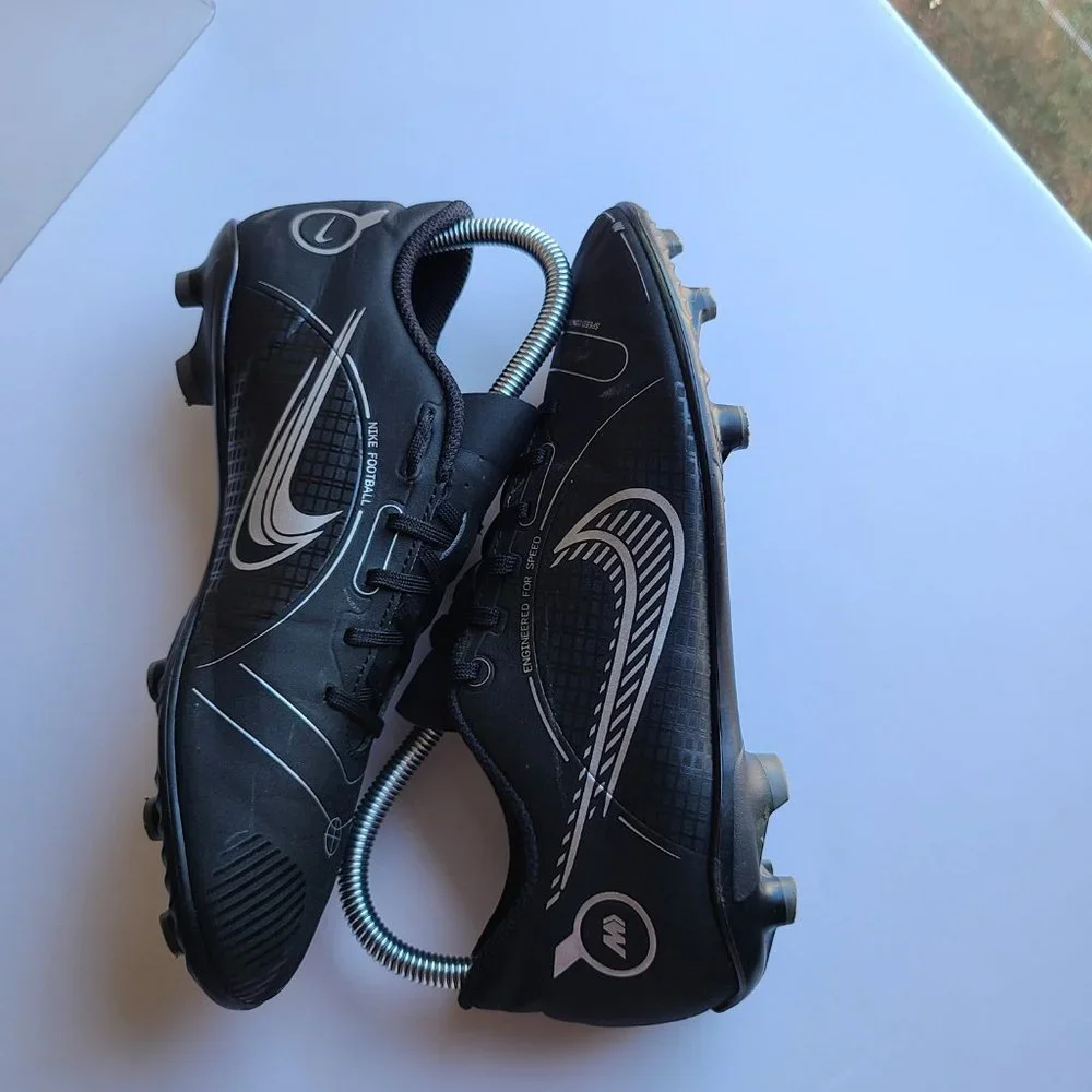 Nike Mercurial Vapor 14 Club FG Soccer (Black/Metallic Silver) Big kids Size 6